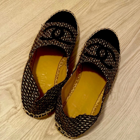 CHANEL Espadrilles Size 38 gold and black in like new condition worn only twice - Picture 1 of 8